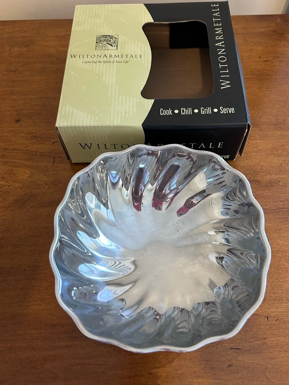 Wilton Armetale Eddy Small Bowl Silver Tone Cast Aluminum w/Scallop Fluted Rim